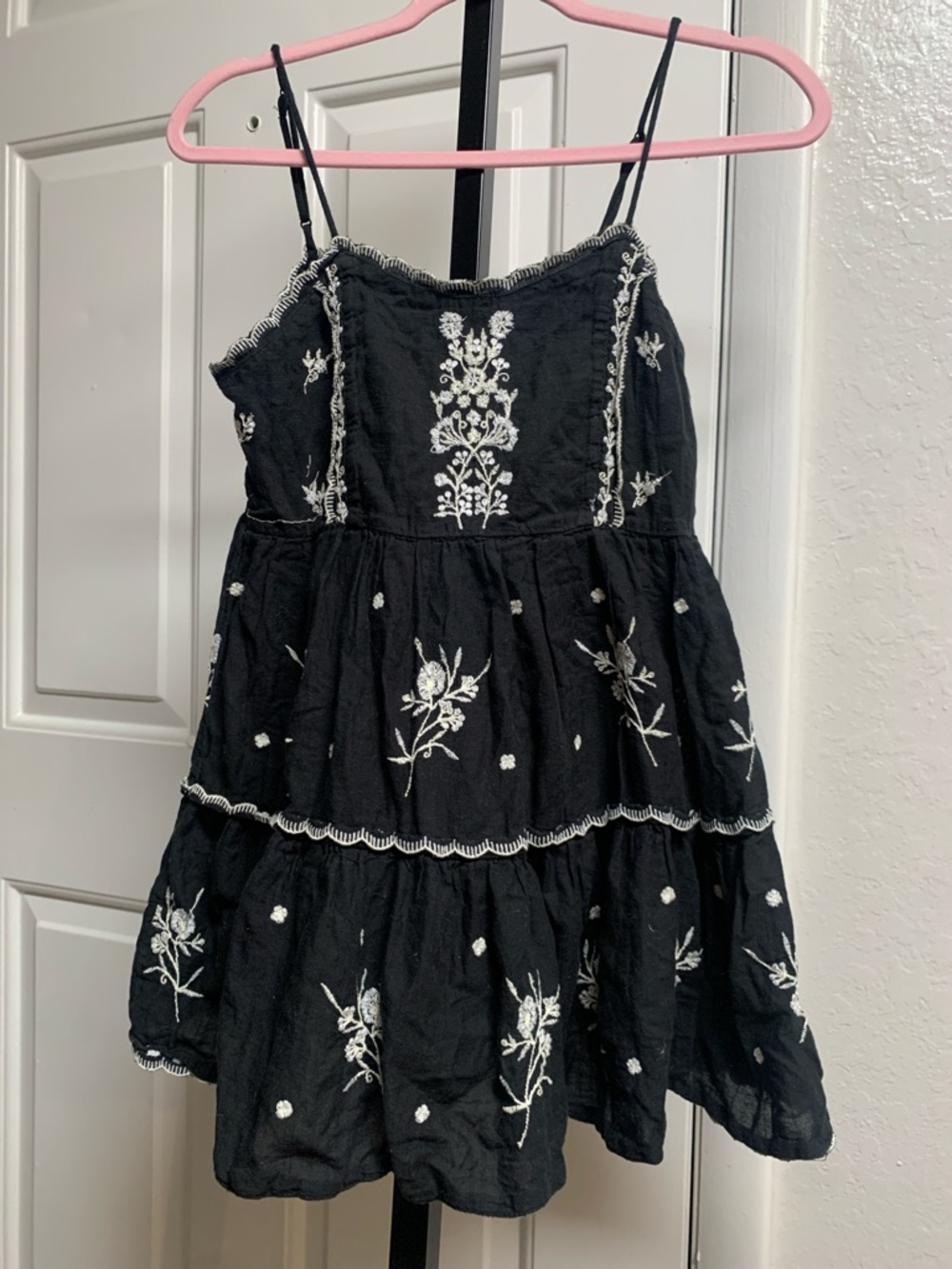 Urban outfitters hanna embroidered floral boho tiered spring whimsical top xs - Picture 4 of 8
